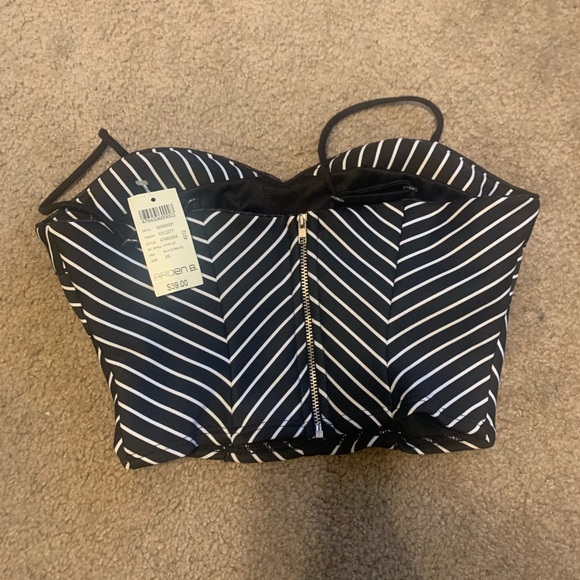 NWT PADDED ARDEN B. CROP TOP BLACK & WHITE - Picture 3 of 4